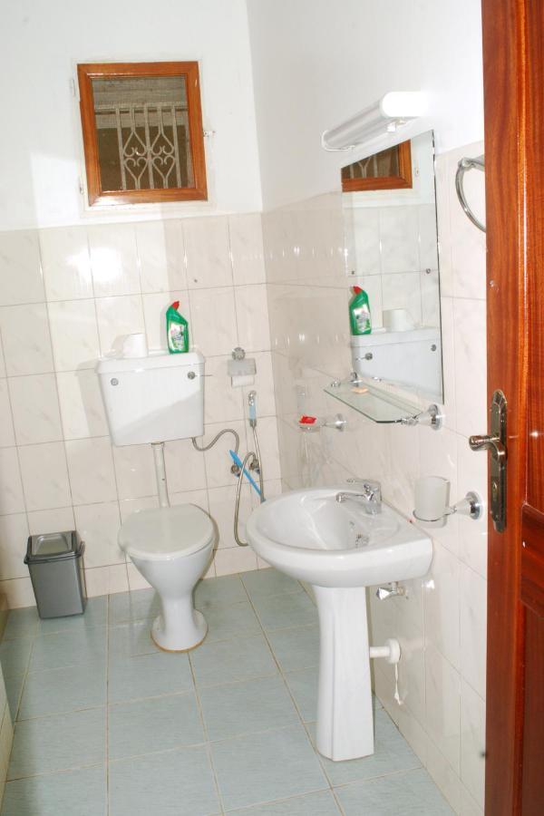 Corinya Serviced Apartments Ентеббе Екстер'єр фото